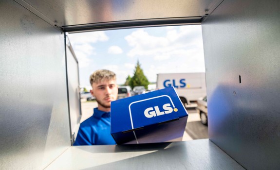 international parcel dispatch delivery to ParcelBox